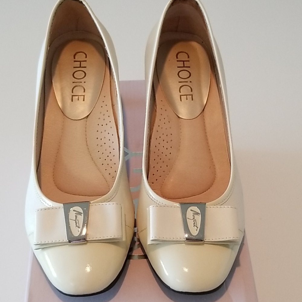 Magy's memory foam pumps